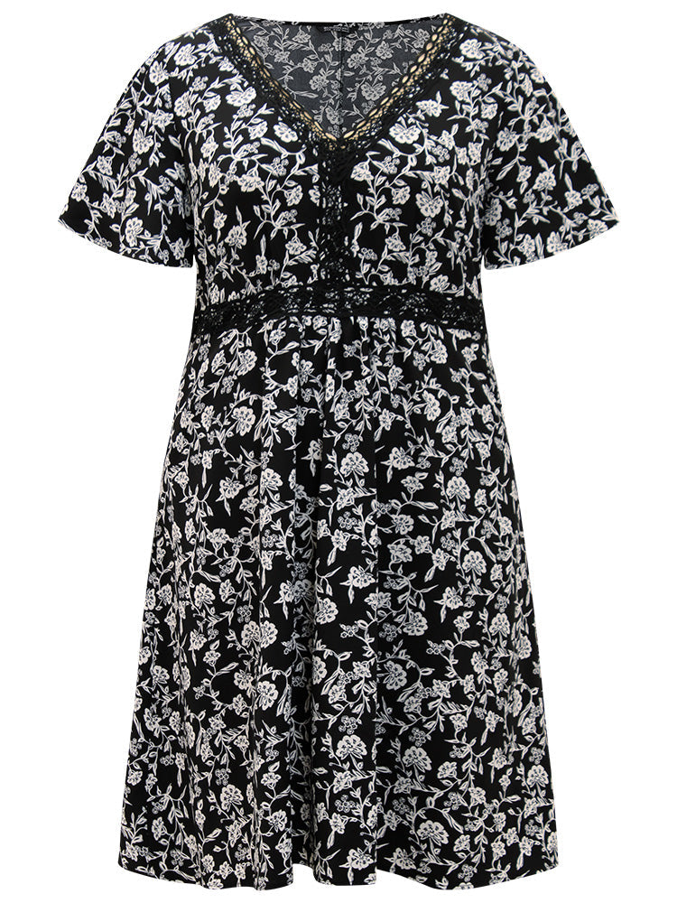 Silhouette Floral Print V Neck Ruffles Lace Panel Dress