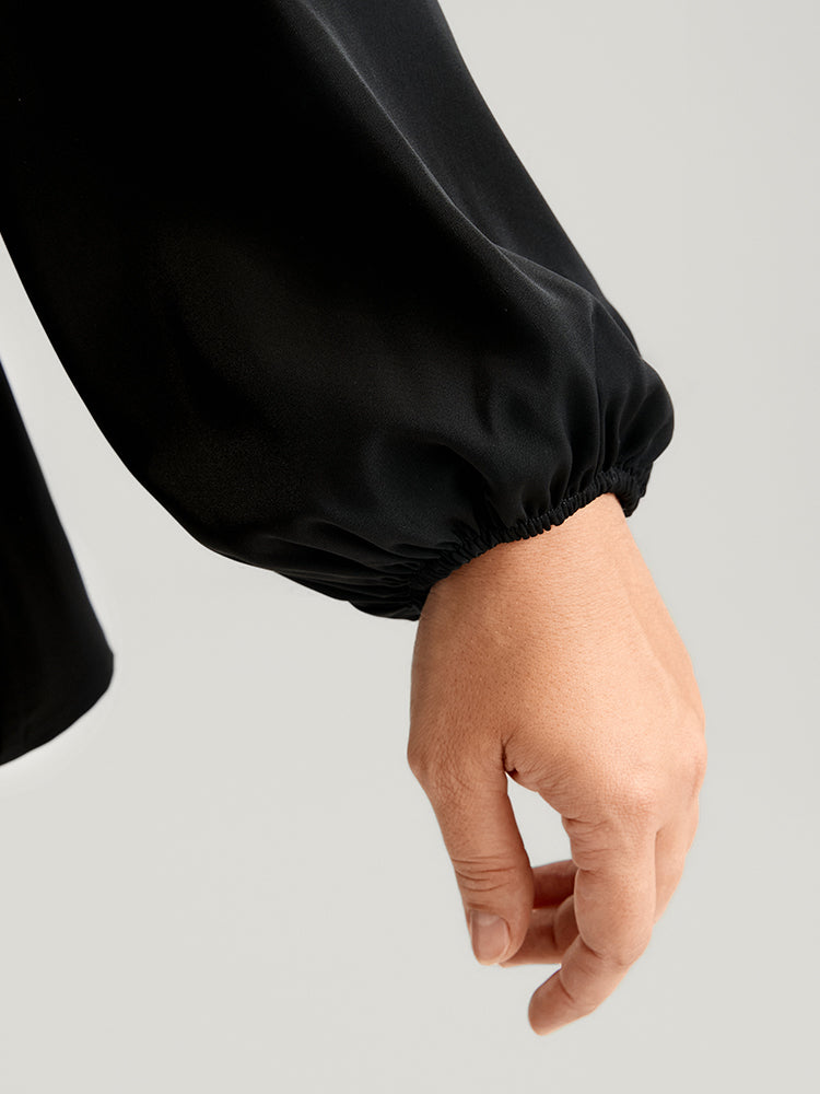 Geometric Print Lantern Sleeve Keyhole Round Neck Blouse