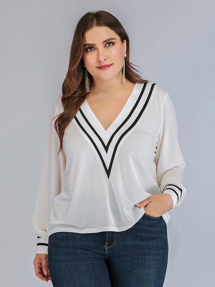 Contrast Color V-neck College Style T-shirt