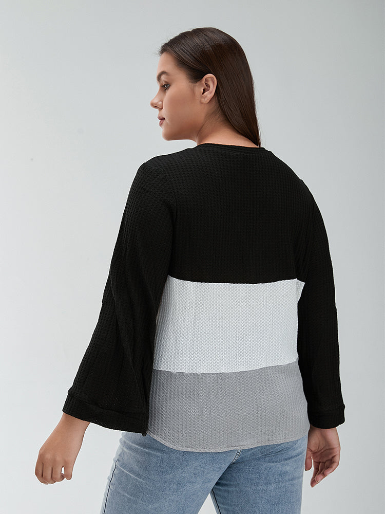 Knotted Button Contrast Regular T-shirt