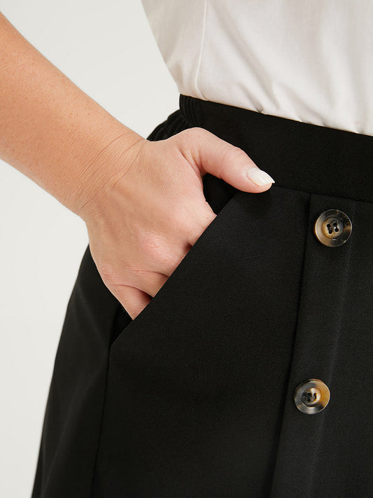 Plain Button Detail Scalloped Trim Pocket Shorts