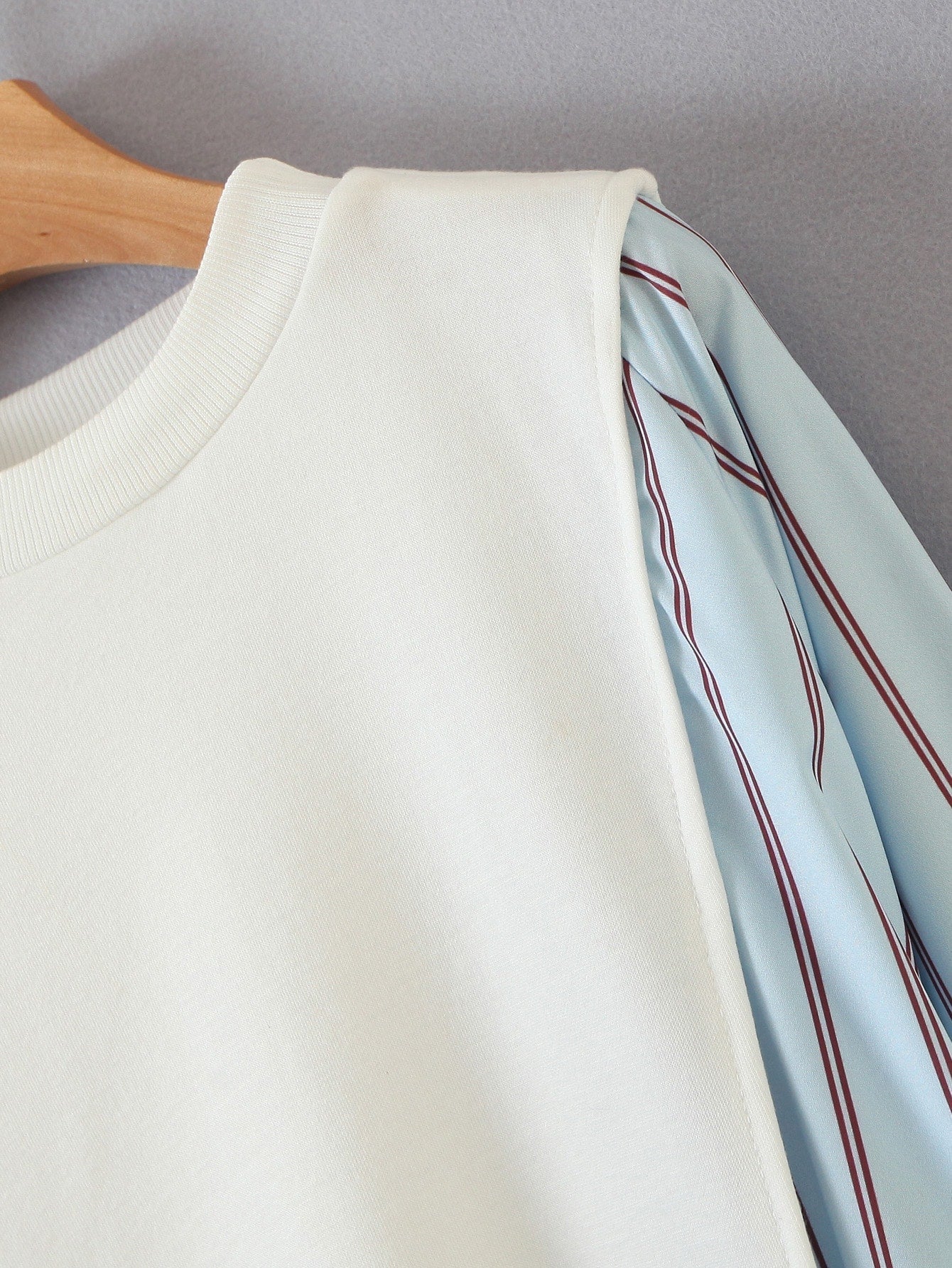 Contrast Striped Panel Knot Side Dip Hem Sweatshirt