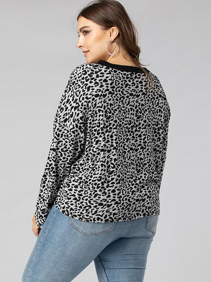 Leopard Printed V-neck T-shirt