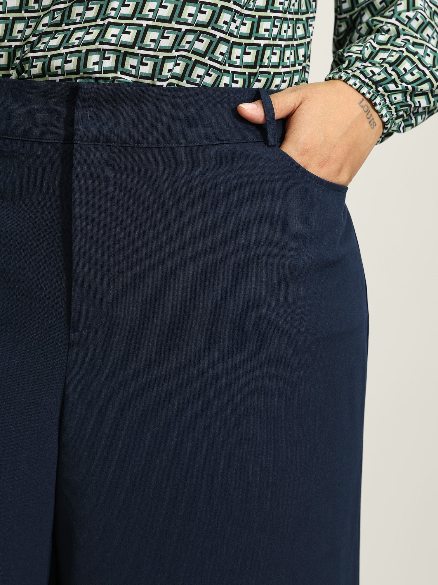 f2de2566-243a-424b-8657-fef5e1fae273