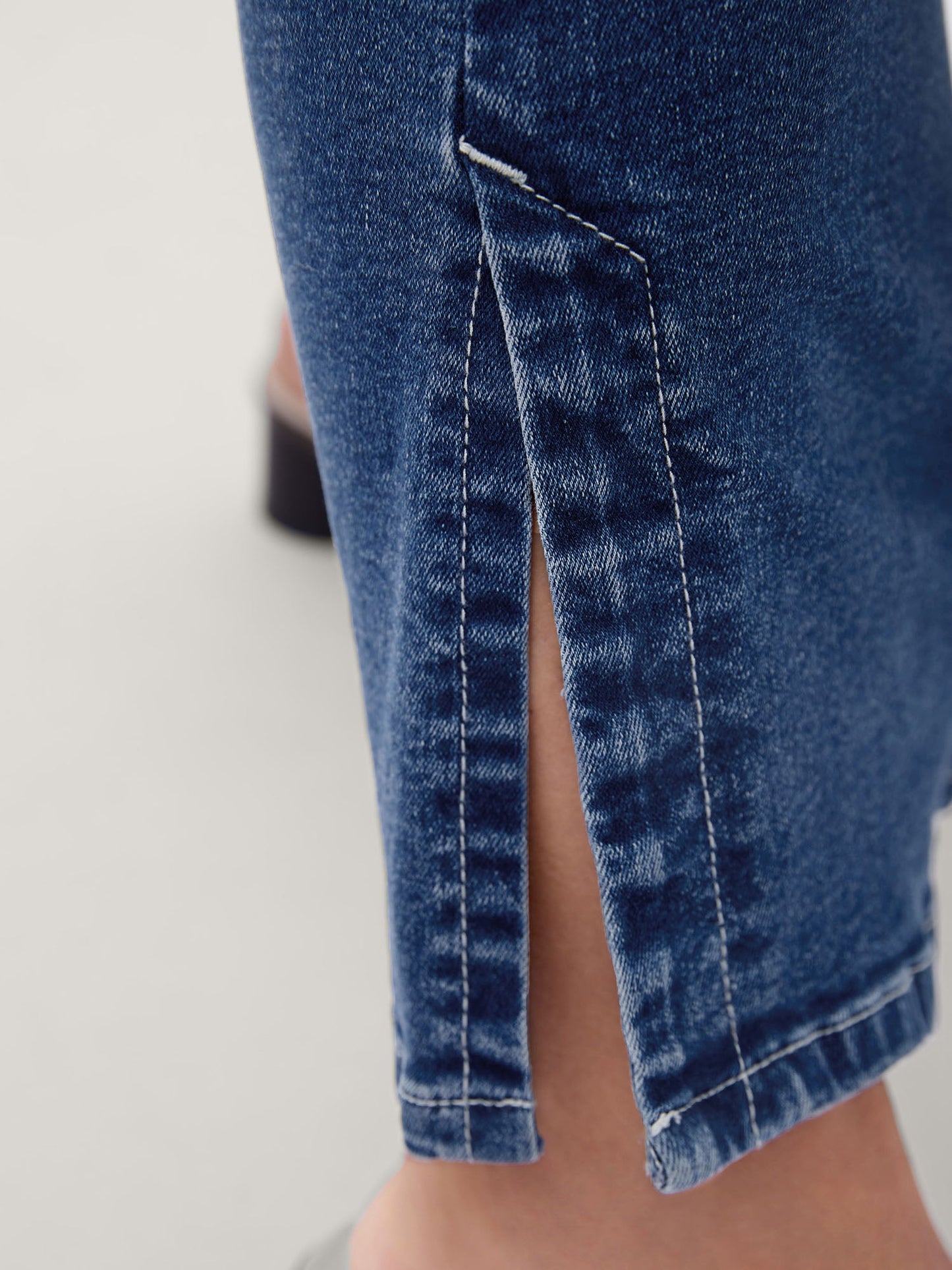 6c2260dc-9907-4304-843c-c46d17c1a51c