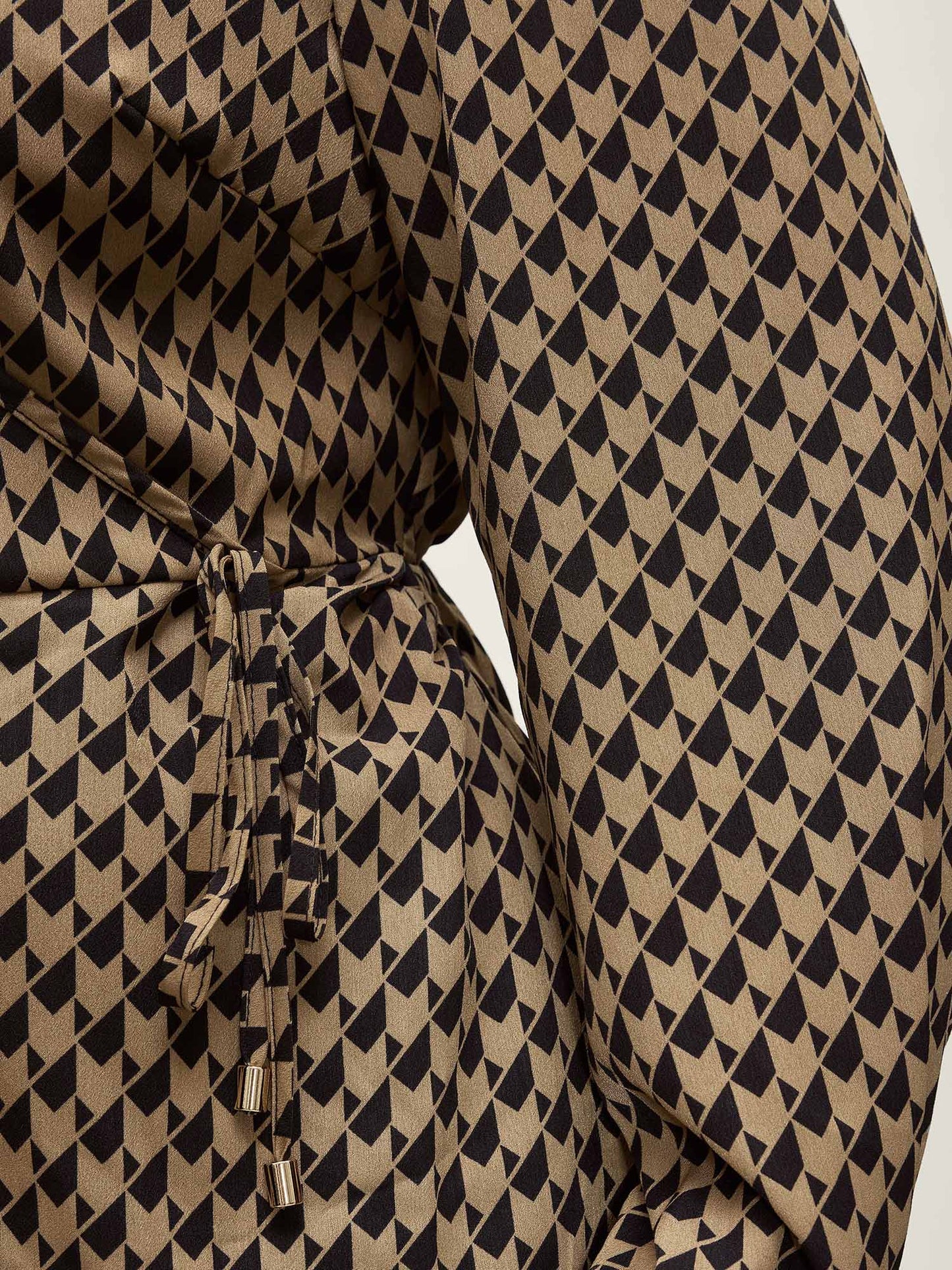 3a3959d6-a57e-43c7-81d3-c7ca356a8bab