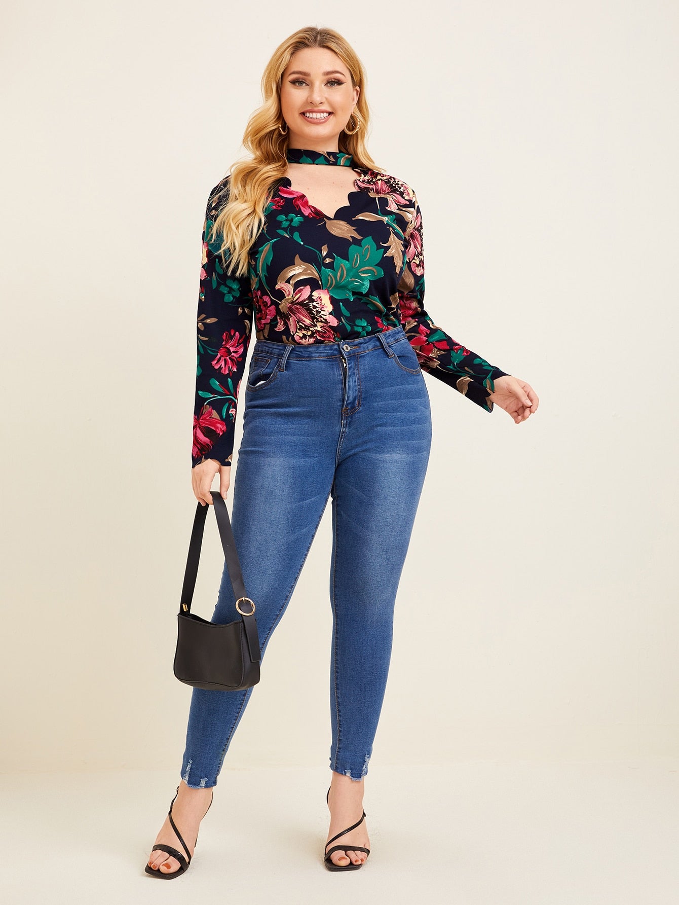 Scallop Edge Keyhole Neck Floral Top