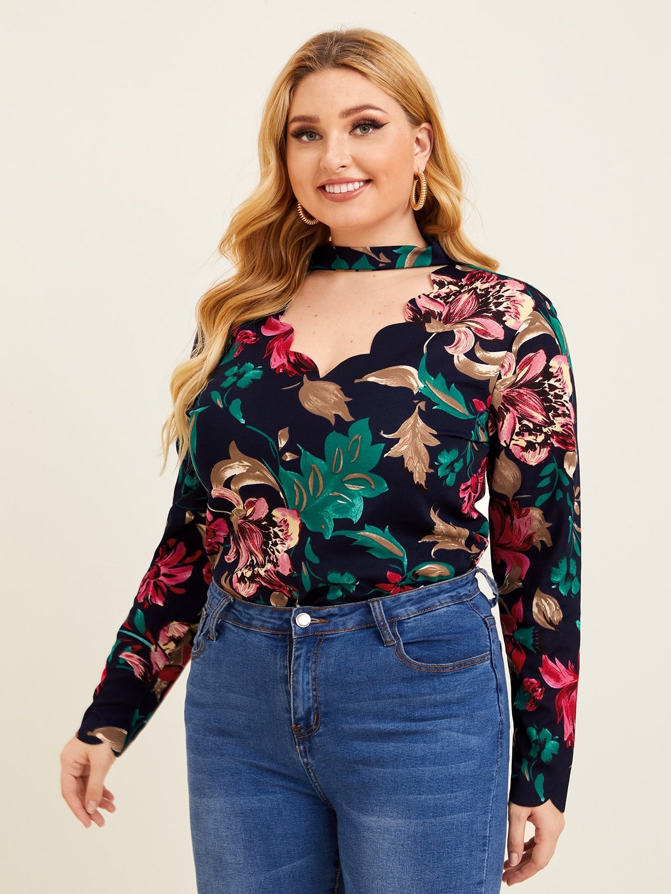 Scallop Edge Keyhole Neck Floral Top