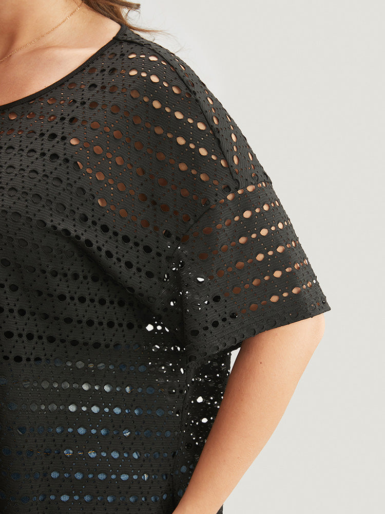 Solid Geometric Cut Out Round Neck T-shirt