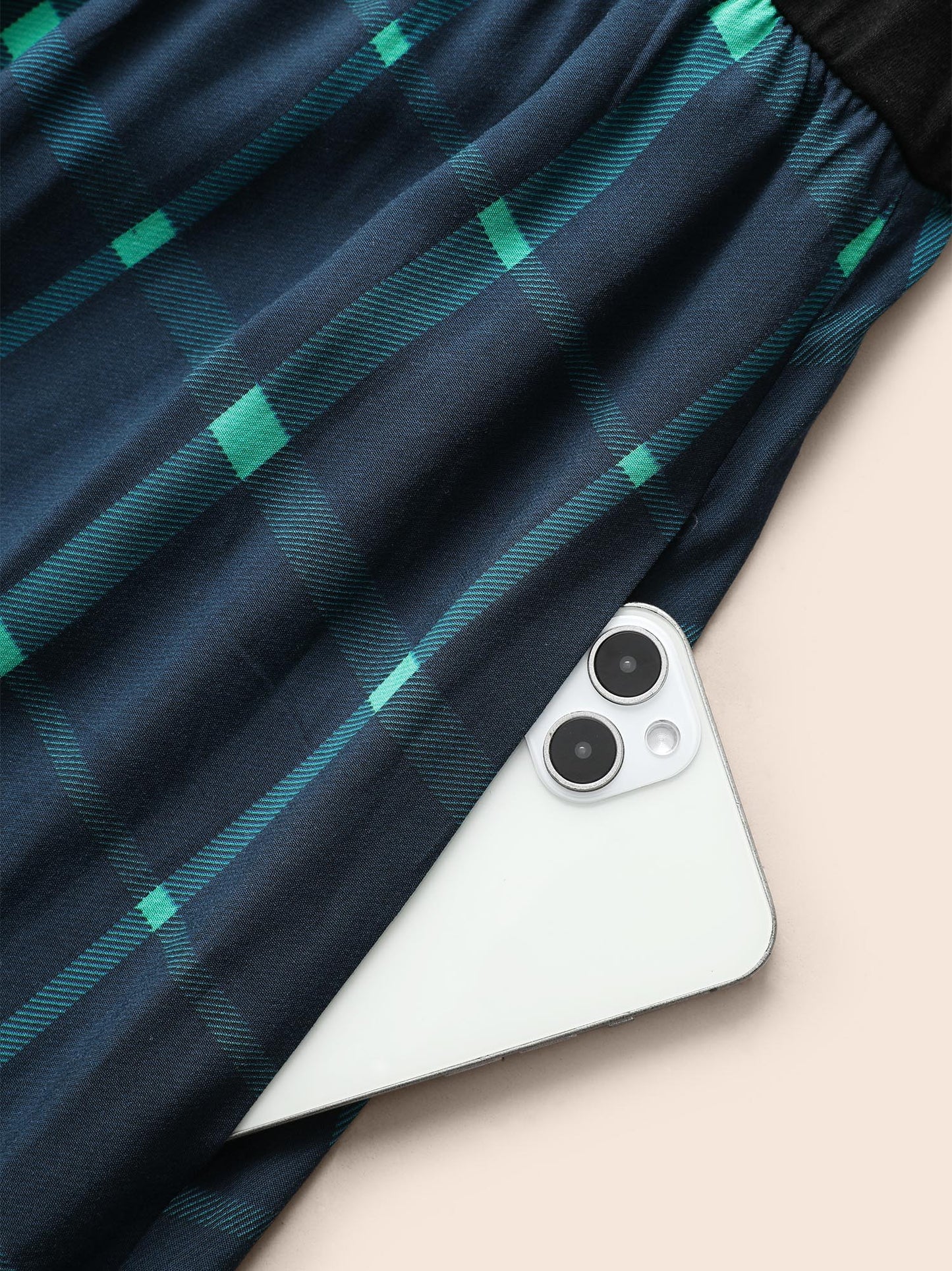 201d9098-18d3-493a-8502-258045fb69c1