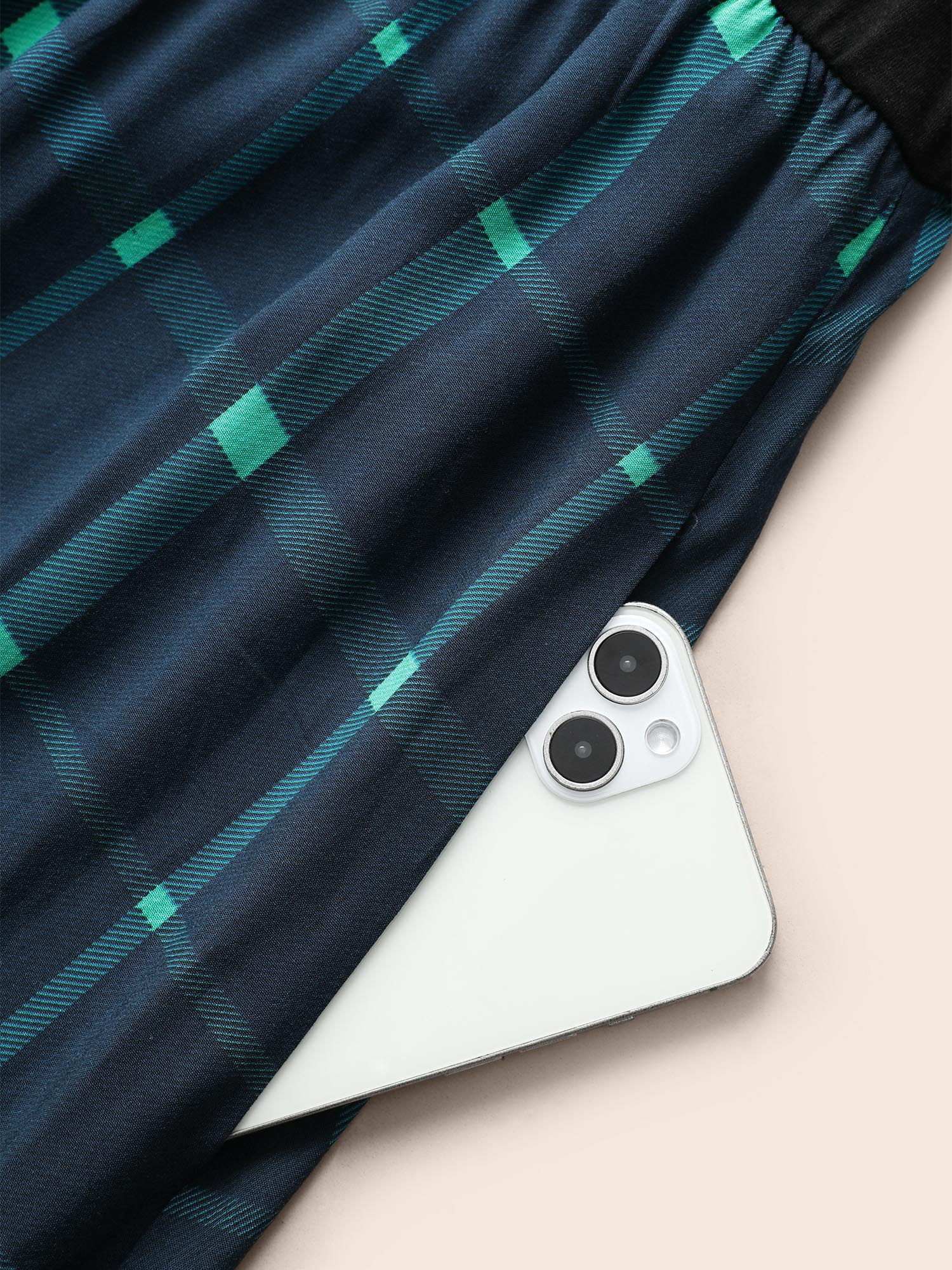 201d9098-18d3-493a-8502-258045fb69c1