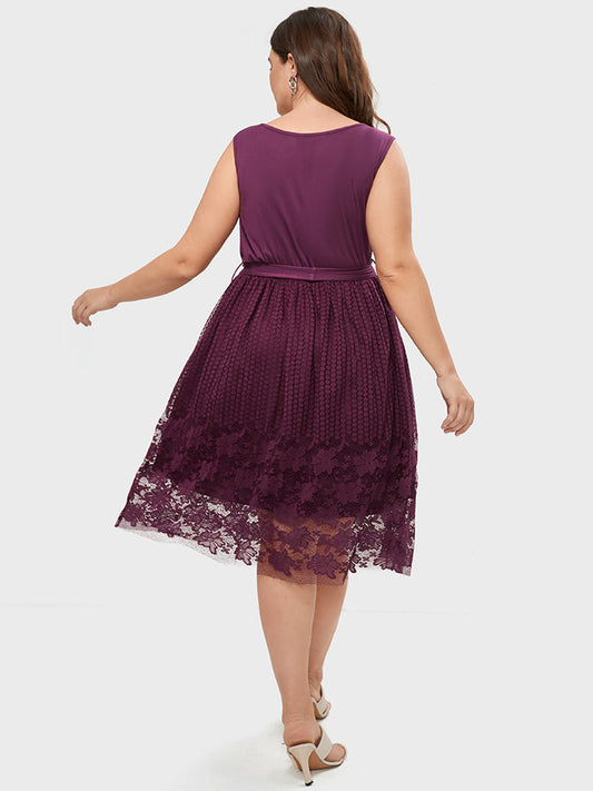 Plain Round Neck Contrast Lace Mesh Belted Knee Dress