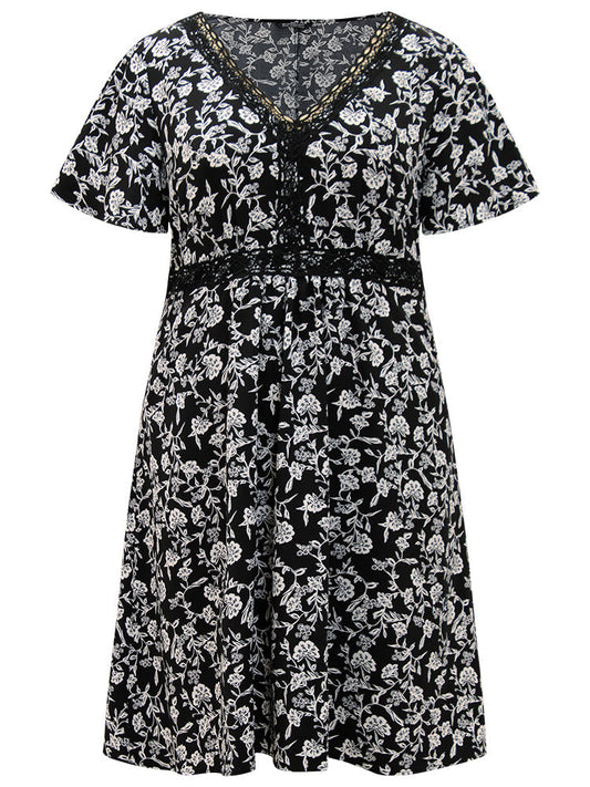 Silhouette Floral Print V Neck Ruffles Lace Panel Dress