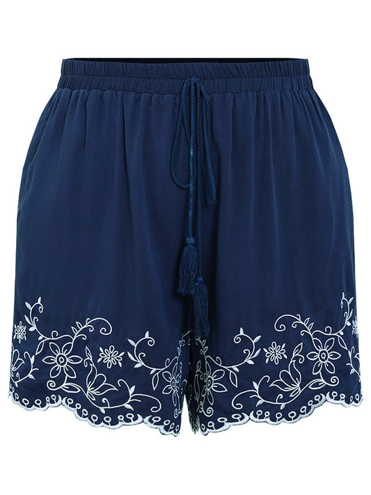 Floral Embroidered Pocket Knotted Lettuce Trim Shorts