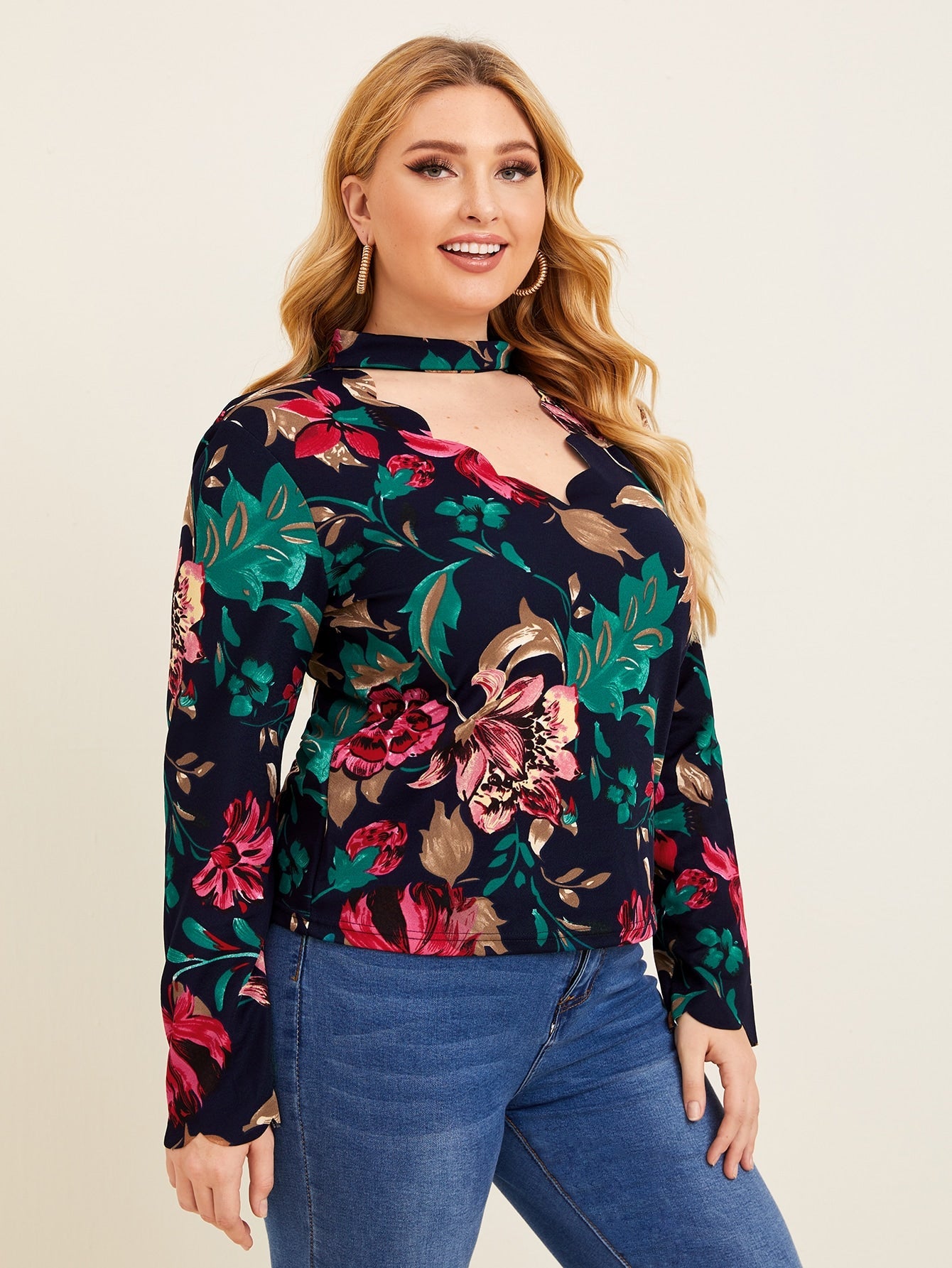 Scallop Edge Keyhole Neck Floral Top
