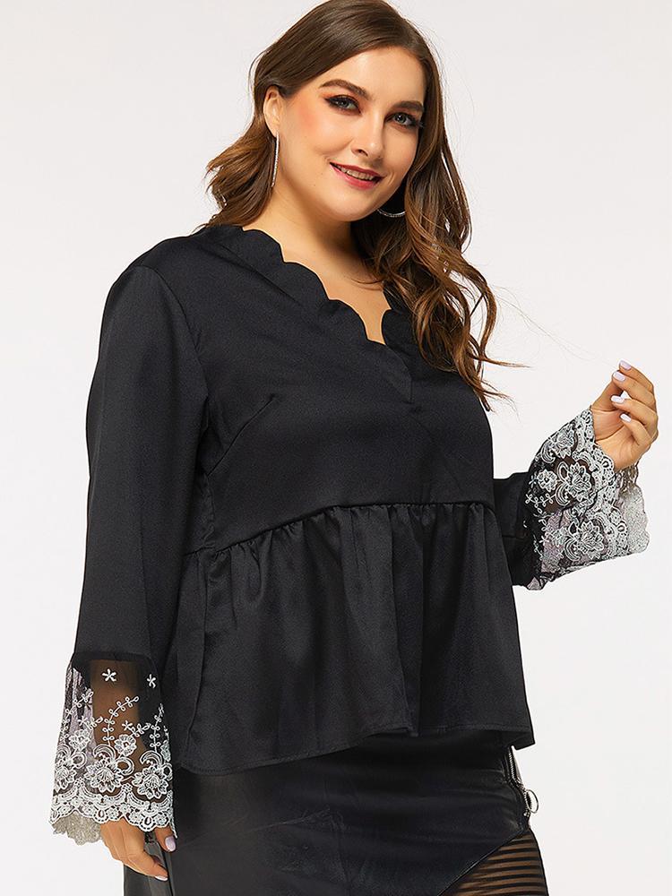 Petal Collar Lace Cuff Raffle Hem Blouse
