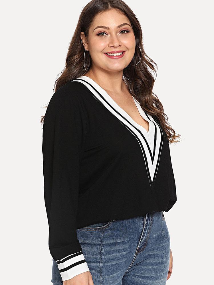 Contrast Color V-neck College Style T-shirt