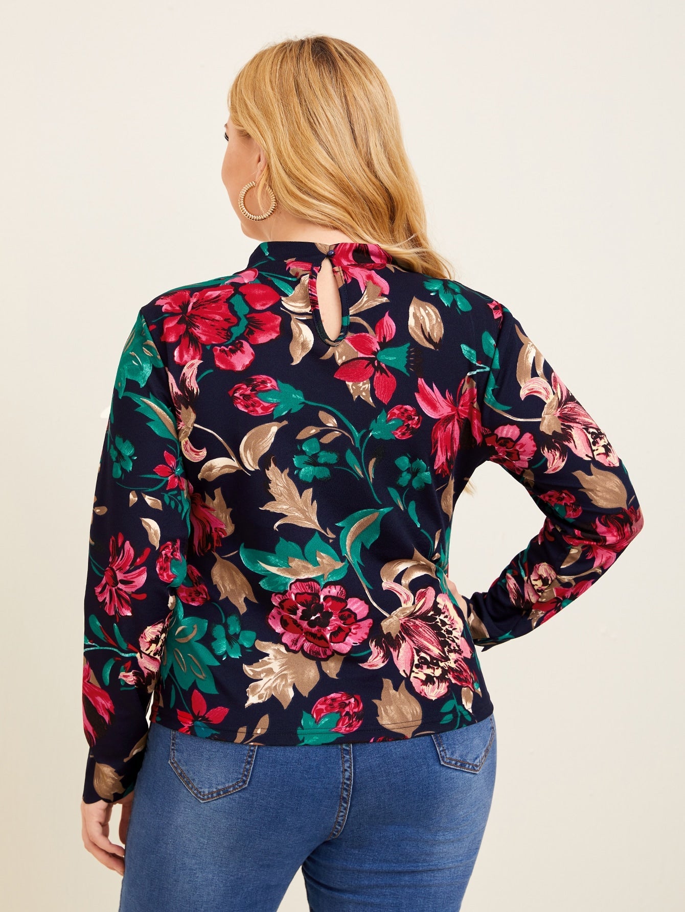 Scallop Edge Keyhole Neck Floral Top