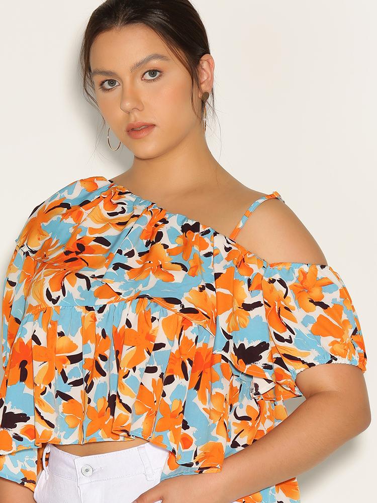 Cold Shoulder Leaf Top